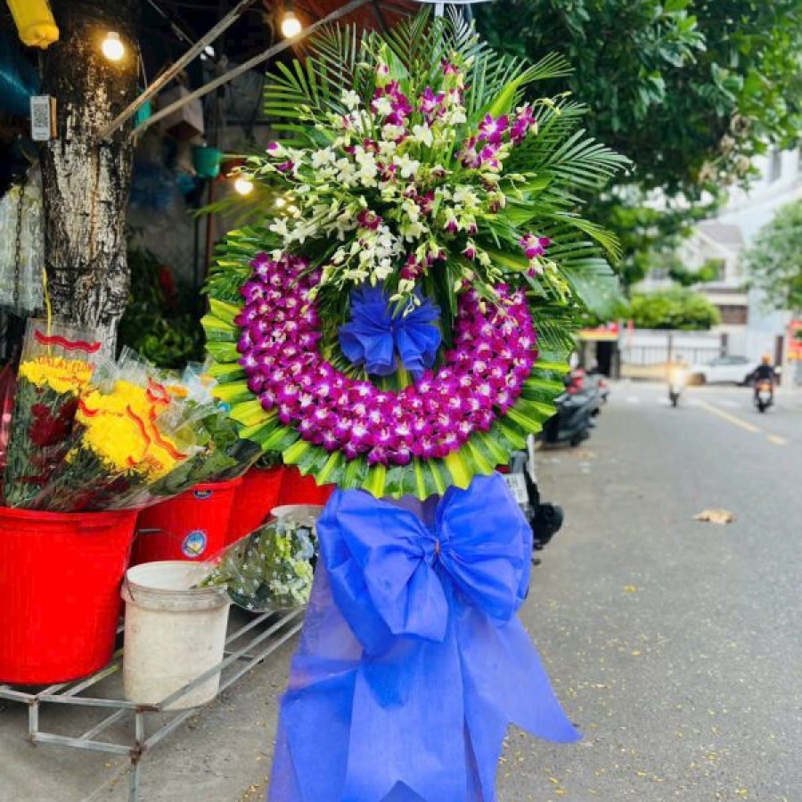 Đặt Hoa Chia Buồn tại Long Khánh: Gửi Lời An Ủi Ý Nghĩa
